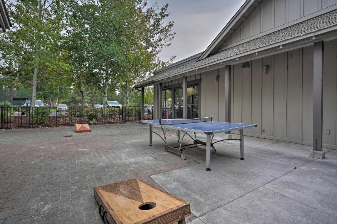Chalet At Running Y Resort With Wraparound Deck! Klamath Falls Kültér fotó