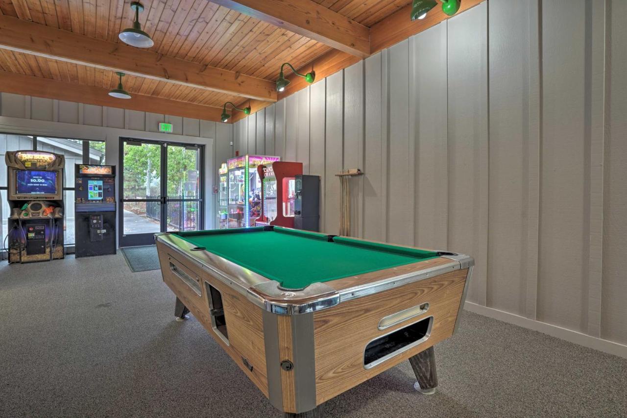 Chalet At Running Y Resort With Wraparound Deck! Klamath Falls Kültér fotó